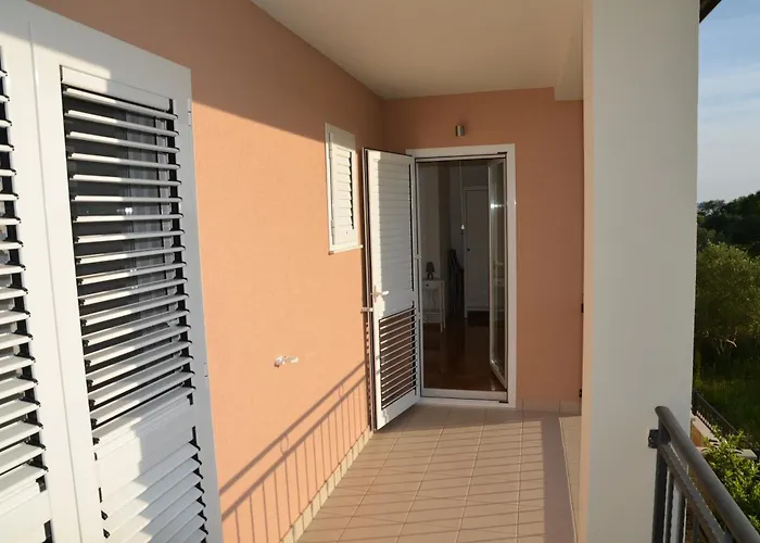 Fili Insel Mit Privaten Pool Und Grosser Terrasse