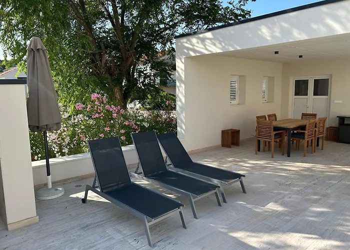 Fili Insel Mit Privaten Pool Und Grosser Terrasse Vikendica Murter