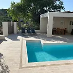 Fili Insel Mit Privaten Pool Und Grosser Terrasse * Murter