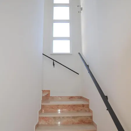 Fili Insel Mit Privaten Pool Und Grosser Terrasse Tatil Evi Murter