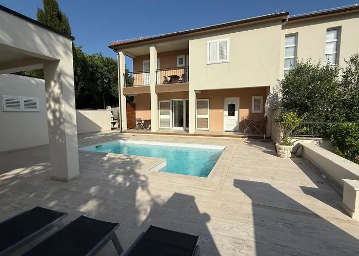 Fili Insel Mit Privaten Pool Und Grosser Terrasse * Murter