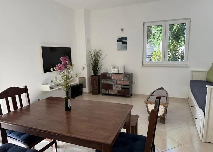 Fili Insel Mit Privaten Pool Und Grosser Terrasse Hébergement de vacances