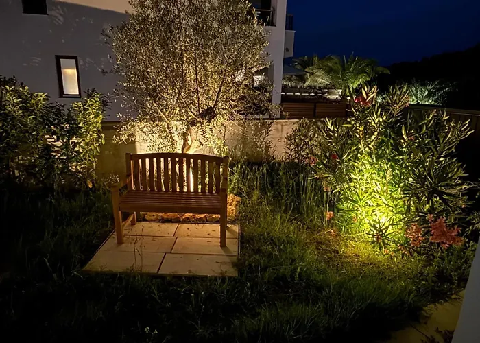 Fili Insel Mit Privaten Pool Und Grosser Terrasse Hébergement de vacances