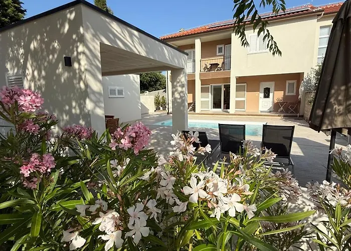 Hébergement de vacances Fili Insel Mit Privaten Pool Und Grosser Terrasse