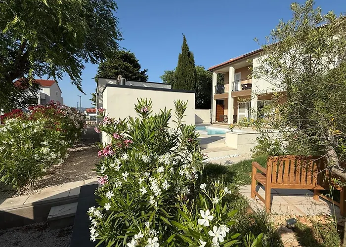 Hébergement de vacances Fili Insel Mit Privaten Pool Und Grosser Terrasse *