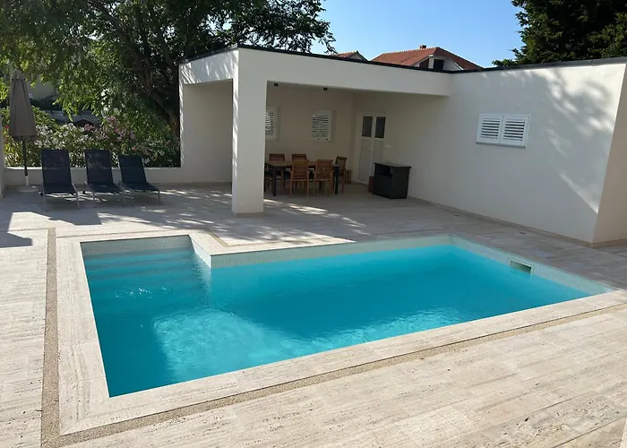 Fili Insel Mit Privaten Pool Und Grosser Terrasse Murter
