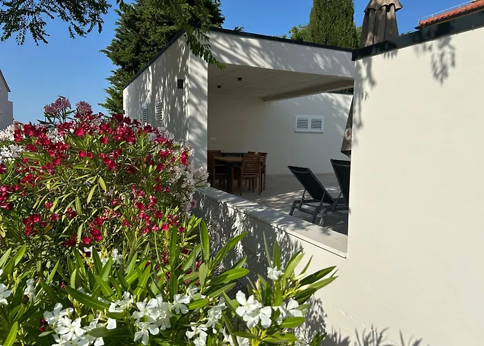 Hébergement de vacances Fili Insel Mit Privaten Pool Und Grosser Terrasse Murter