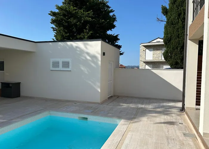 Fili Insel Mit Privaten Pool Und Grosser Terrasse Murter